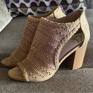 Womens Tan sandal heals, worn once.